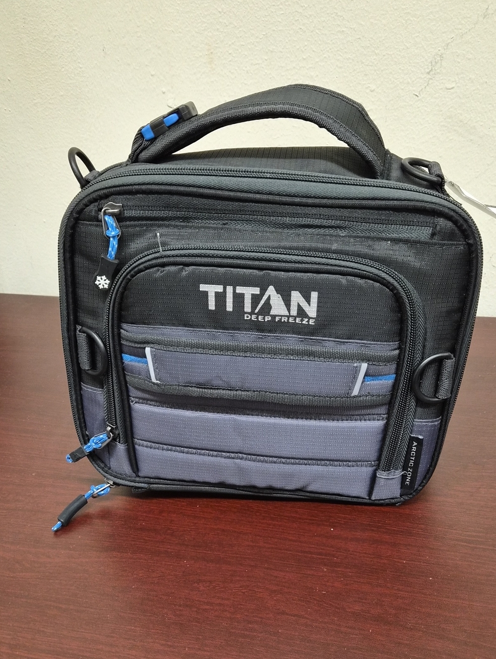 TITAN Deep Freeze Men's Toiletry Bag — Black & Gray